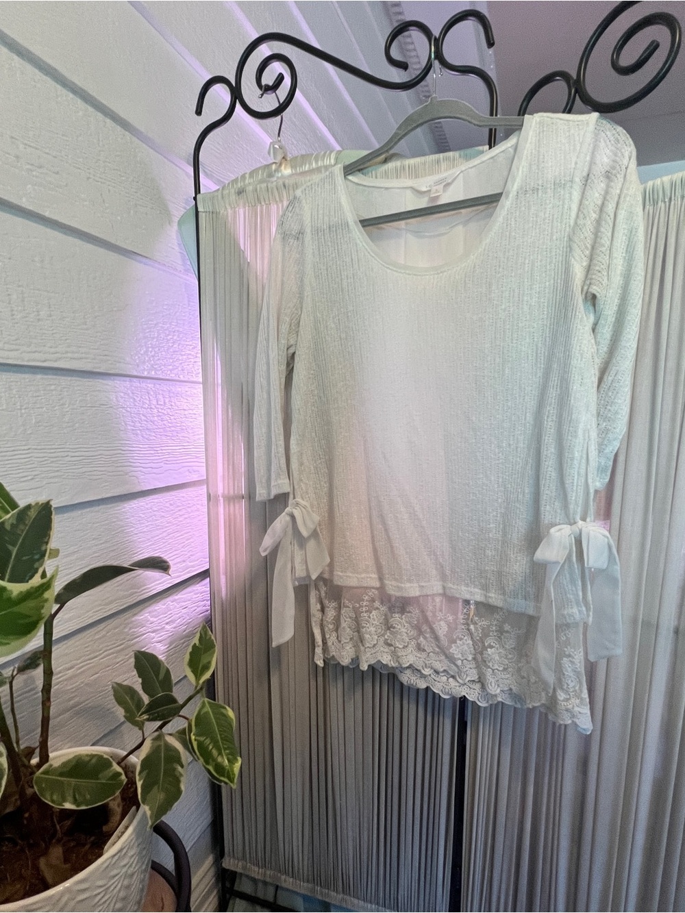 LC Lauren Conrad White Top With Bows